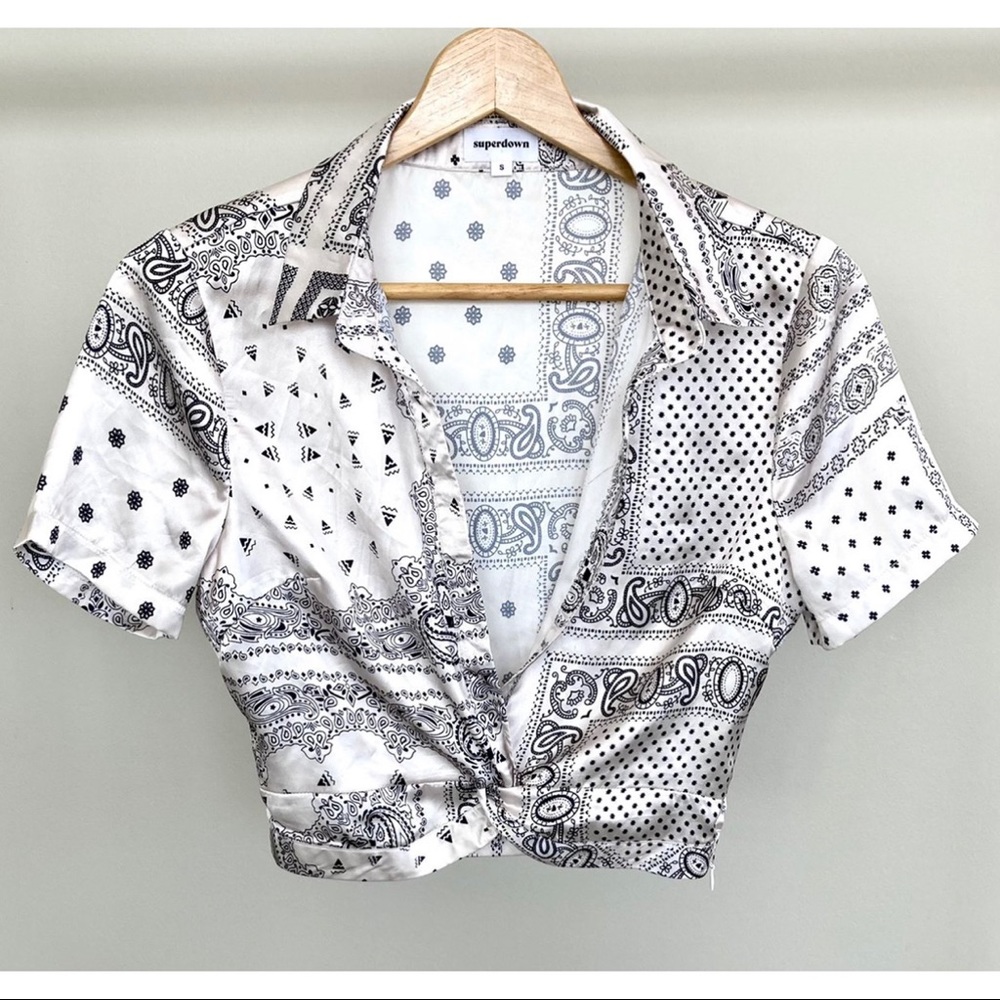 Superdown Janela Twist Front Bandana Top